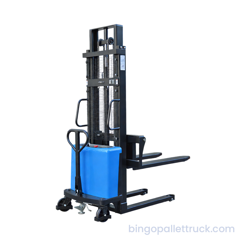 Półelektryczny wózek podnośnikowy o udźwigu 1500 kg do użytku w małych magazynach